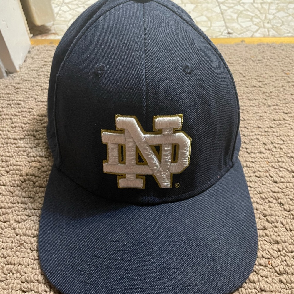 Under Armour Mens Notre Dame Flex Fitted Hat